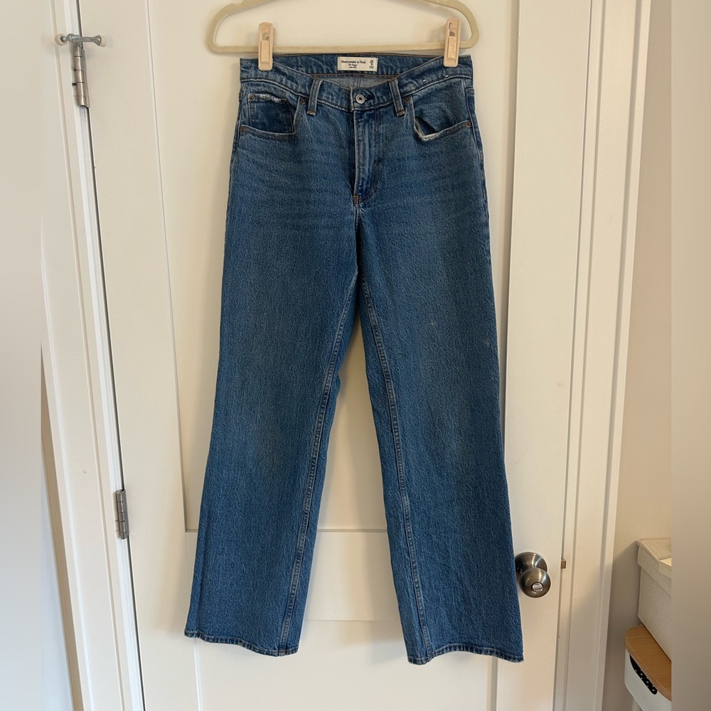 Abercrombie & Fitch Baggy Low Rise Jeans in Medium